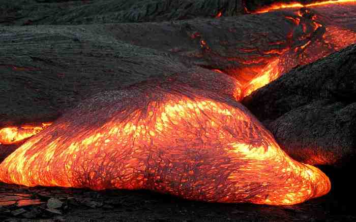 Advancing Pahoehoe toe, Kilauea Hawaii 2003 "Kohola breakouts and Highcastle ocean entry"